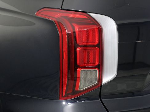 Used 2024 Hyundai Palisade Calligraphy image 18