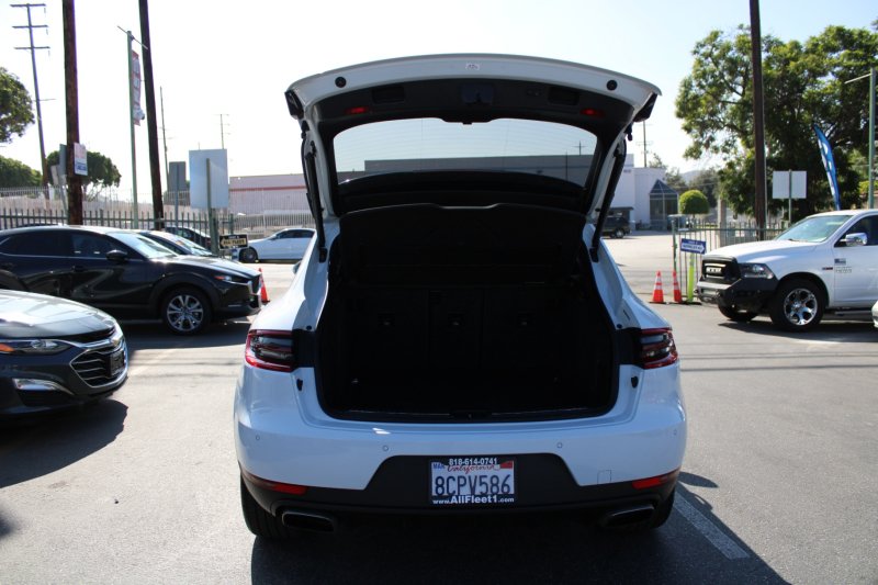 Used 2018 Porsche Macan AWD/4WD image 9