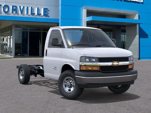 New 2026 Chevrolet Express 3500 w/ Power Convenience Package RWD image 7