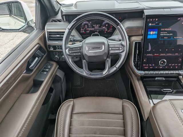 Used 2025 GMC Yukon Denali Ultimate AWD/4WD image 18