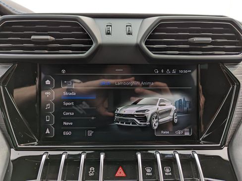 Used 2021 Lamborghini Urus AWD/4WD image 19