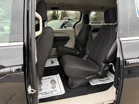 Used 2023 Chrysler Voyager LX FWD image 16