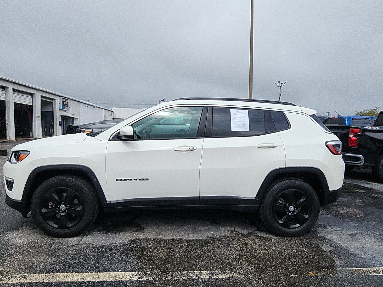 Used 2019 Jeep Compass Latitude w/ Popular Equipment Group AWD/4WD image 2