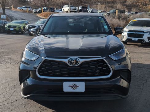Used 2022 Toyota Highlander L image 2