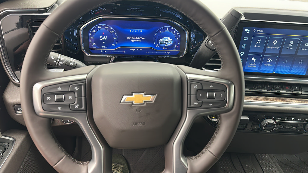 Used 2025 Chevrolet Silverado 1500 LT w/ Leather Package AWD/4WD image 15