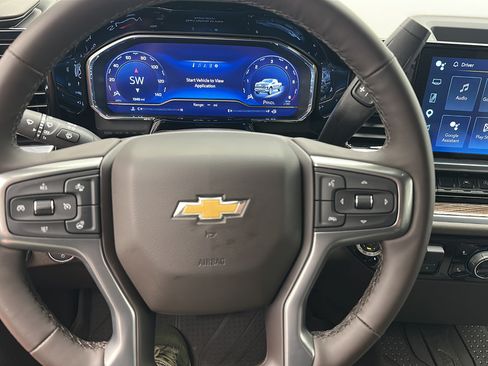 Used 2025 Chevrolet Silverado 1500 LT w/ Leather Package AWD/4WD image 15