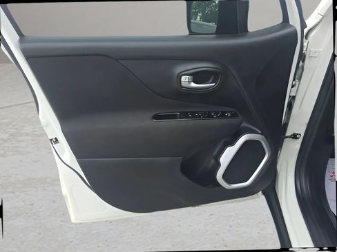 Used 2021 Jeep Renegade Sport w/ Sport Appearance Group FWD image 9