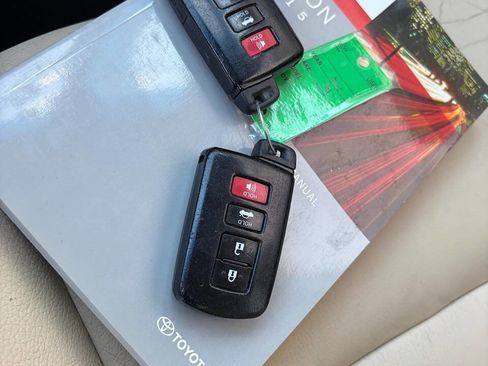 Used 2015 Toyota Avalon XLE image 29