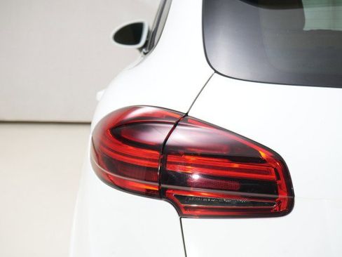 Used 2017 Porsche Cayenne Turbo AWD image 25