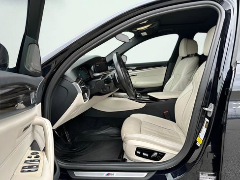 Used 2023 BMW 540i w/ Executive Package image 17