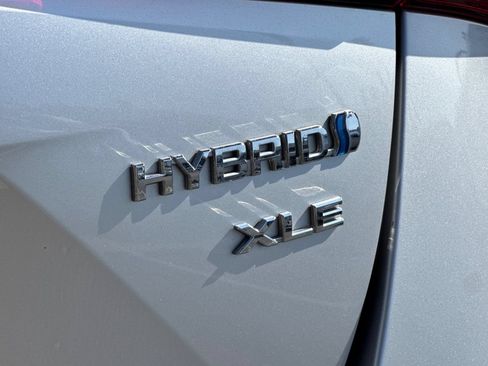 Used 2021 Toyota Prius XLE AWD/4WD image 27