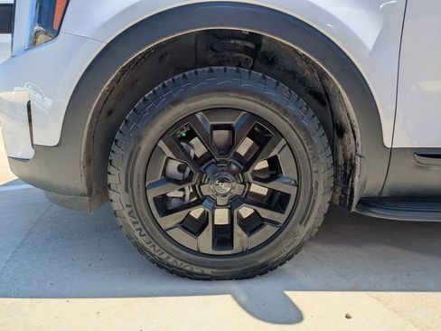 Used 2025 Kia Telluride AWD image 26