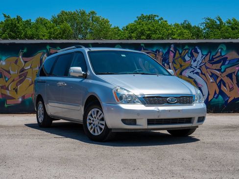 Used 2011 Kia Sedona LX FWD image 5