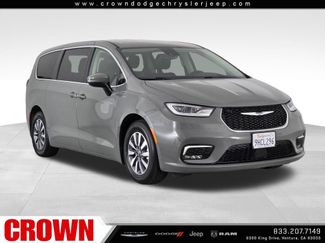 Used 2023 Chrysler Pacifica Touring-L FWD 360° Tour
