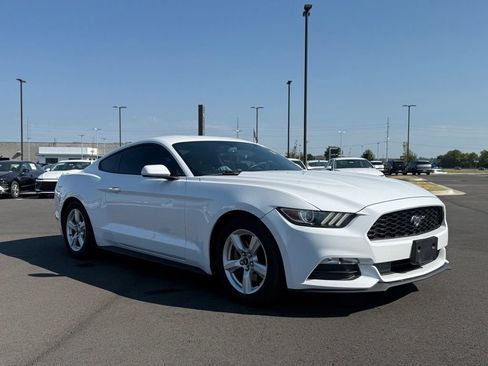Used 2017 Ford Mustang Coupe RWD image 3