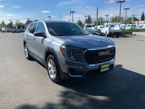 Used 2024 GMC Terrain SLE AWD/4WD image 8