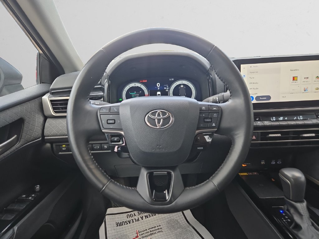Used 2025 Toyota Camry XLE FWD image 12