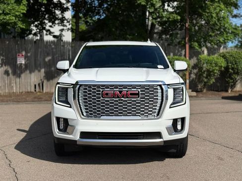 Used 2022 GMC Yukon XL Denali w/ Denali Premium Package AWD/4WD image 9