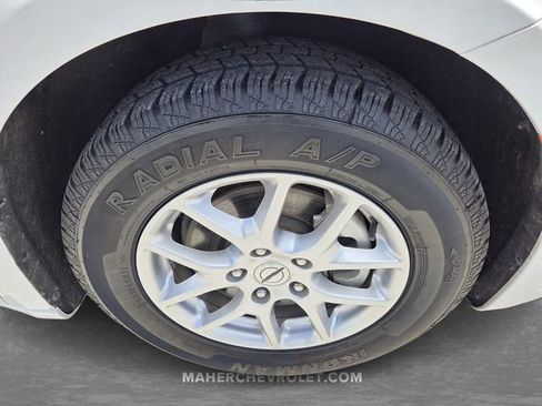 Used 2023 Chrysler Pacifica Touring-L image 9