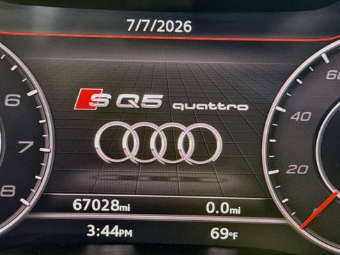 Used 2018 Audi SQ5 Premium Plus w/ Navigation Package AWD/4WD image 17
