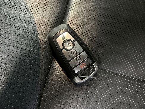 Used 2024 Ford Expedition XLT image 33