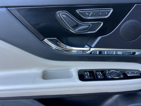 Used 2025 Lincoln Corsair Grand Touring w/ Equipment Group 301A image 11