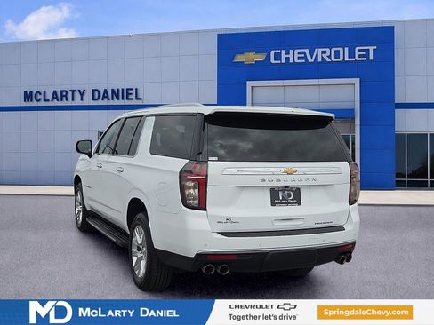 Used 2023 Chevrolet Suburban Premier AWD/4WD image 4