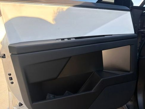 Used 2024 Tesla Cybertruck AWD Crew Cab image 18