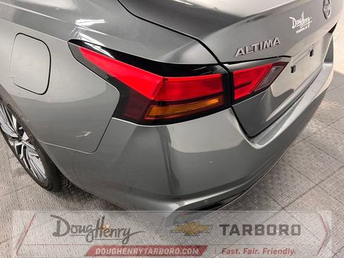 Used 2025 Nissan Altima 2.5 SV FWD image 14