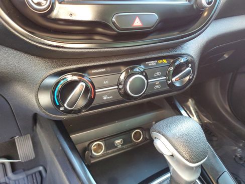 Used 2022 Kia Soul LX w/ Technology Package image 18