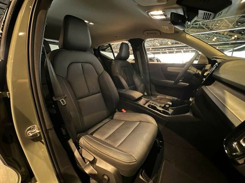 Used 2024 Volvo XC40 B5 Core image 30