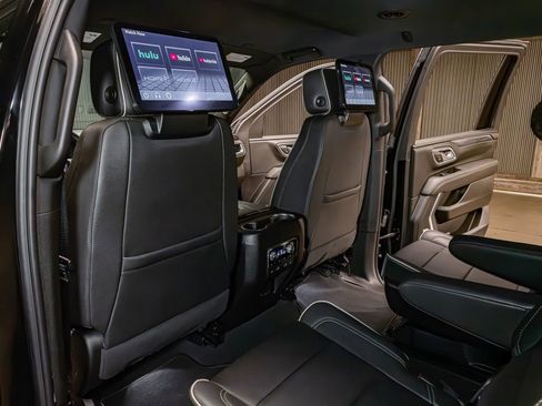 Used 2024 GMC Yukon XL SLT w/ SLT Luxury Package image 22