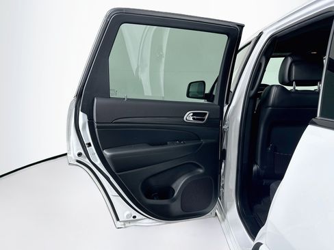 Used 2022 Jeep Grand Cherokee Laredo X RWD image 26