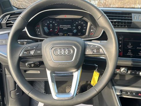 Used 2025 Audi Q3 2.0T Premium image 12