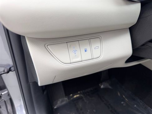 Used 2025 Genesis G70 2.5T image 55