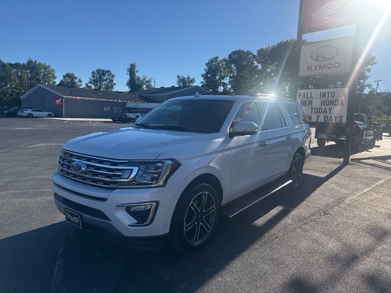 Used 2019 Ford Expedition Max Limited w/ Special Edition Package AWD/4WD image 9