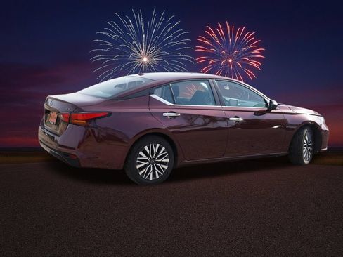 Used 2024 Nissan Altima 2.5 SV FWD image 4
