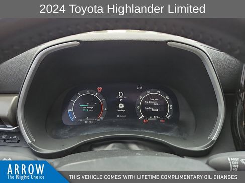 Used 2024 Toyota Highlander Limited FWD image 26