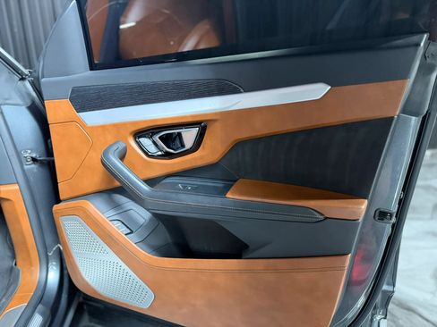 Used 2019 Lamborghini Urus AWD/4WD image 27