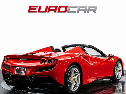 Used 2022 Ferrari F8 Tributo image 6