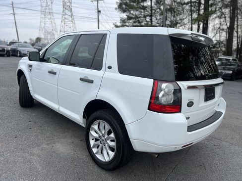 Used 2011 Land Rover LR2 HSE LUX image 6