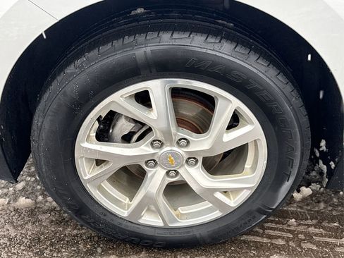 Used 2018 Chevrolet Equinox Premier image 12