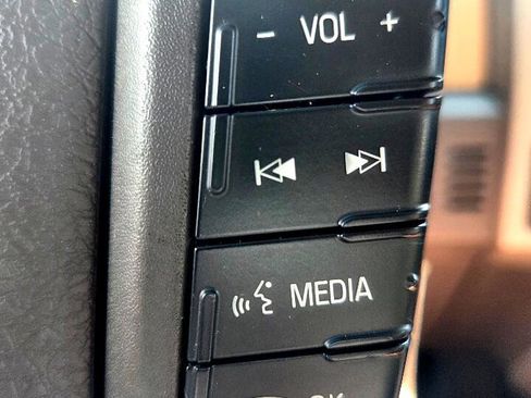 Used 2011 Ford F150 XLT w/ XLT Convenience Pkg image 19