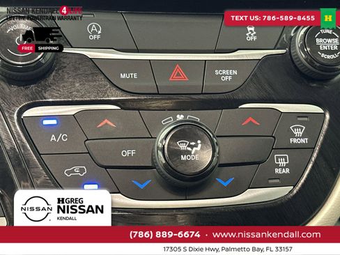 Used 2023 Chrysler Voyager LX image 23