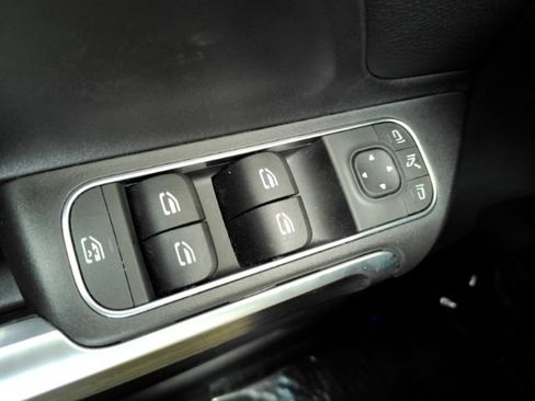 Used 2024 Mercedes-Benz GLB 250 w/ Driver Assistance Package image 37