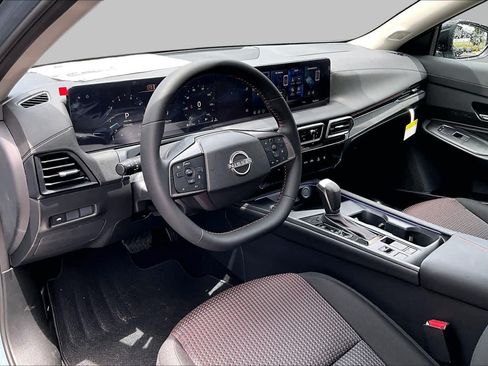 New 2026 Nissan Sentra SR FWD image 8