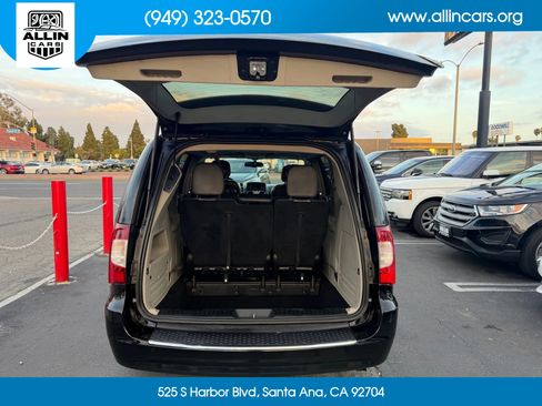 Used 2016 Chrysler Town & Country Touring w/ Driver Convenience Group FWD image 20