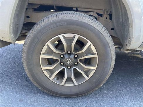 Used 2021 Toyota Tacoma TRD Sport image 10