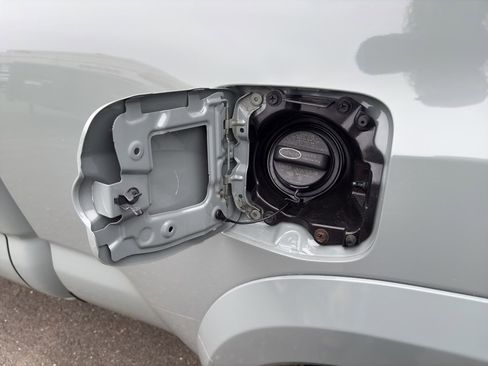 Used 2022 Toyota Tacoma TRD Sport image 4