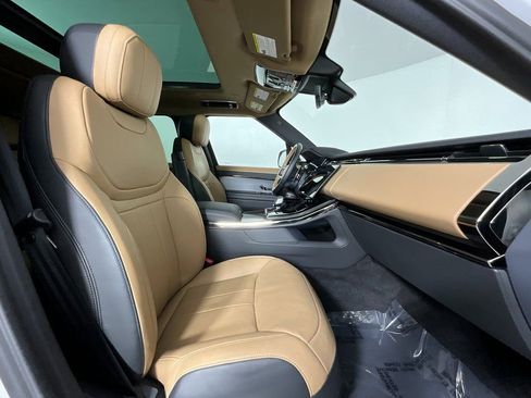 Used 2025 Land Rover Range Rover Sport Dynamic SE image 20